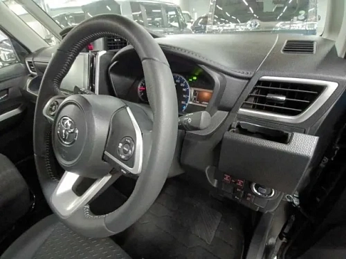 TOYOTA ROOMY 2023